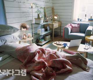 Lee Sung-kyung feet photo 6