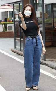 Lee Sung-kyung feet photo 6