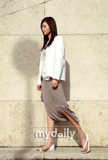 Lee Yeon-hee feet photo 18