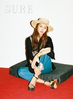 Lee Yeon-hee feet photo 10