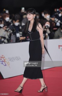 Lee Yoo-mi feet photo 7