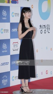Lee Yoo-mi feet photo 3