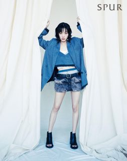 Lee Yoo-mi feet photo 12
