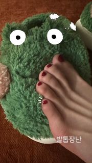 Lee Yoo-mi feet photo 7