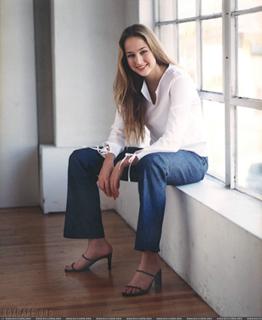 Leelee Sobieski feet photo thumbnail