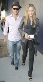 Leelee Sobieski feet photo thumbnail