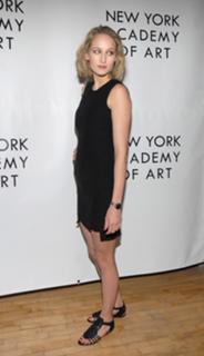 Leelee Sobieski feet photo thumbnail