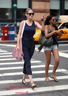 Leelee Sobieski feet photo thumbnail