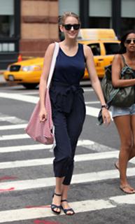 Leelee Sobieski feet photo thumbnail