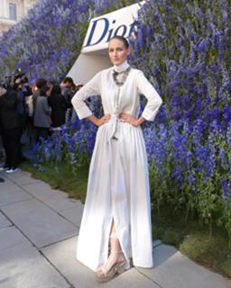 Leelee Sobieski feet photo thumbnail