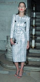 Leelee Sobieski feet photo thumbnail