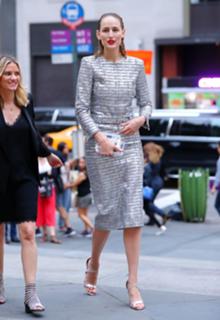 Leelee Sobieski feet photo thumbnail