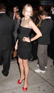 Leelee Sobieski feet photo thumbnail