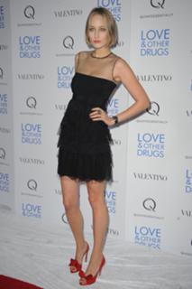 Leelee Sobieski feet photo thumbnail