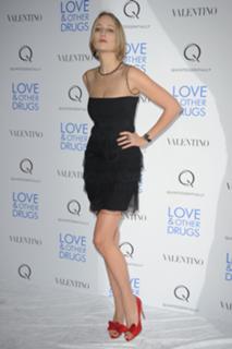 Leelee Sobieski feet photo thumbnail
