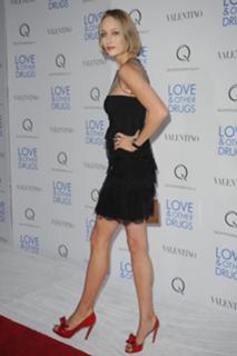 Leelee Sobieski feet photo thumbnail