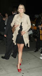 Leelee Sobieski feet photo thumbnail