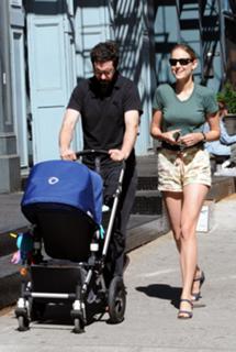 Leelee Sobieski feet photo thumbnail