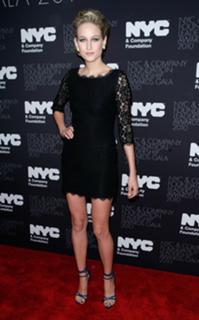 Leelee Sobieski feet photo thumbnail