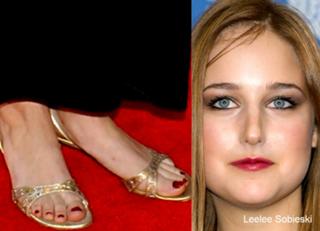 Leelee Sobieski feet photo thumbnail