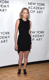 Leelee Sobieski feet photo thumbnail