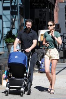 Leelee Sobieski feet photo thumbnail