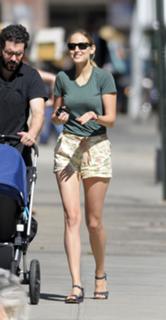Leelee Sobieski feet photo thumbnail
