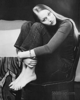 Leelee Sobieski feet photo thumbnail
