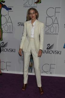 Leelee Sobieski feet photo thumbnail