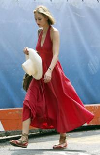 Leelee Sobieski feet photo thumbnail