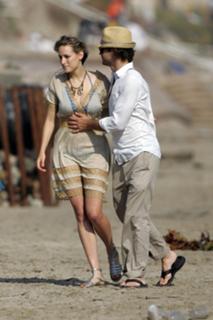 Leelee Sobieski feet photo thumbnail