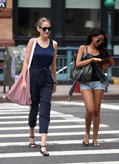 Leelee Sobieski feet photo thumbnail