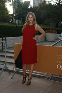 Leelee Sobieski feet photo thumbnail