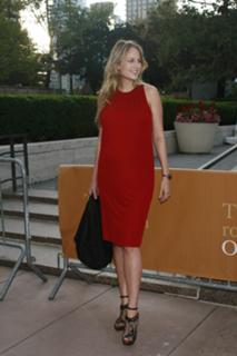 Leelee Sobieski feet photo thumbnail