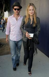 Leelee Sobieski feet photo thumbnail