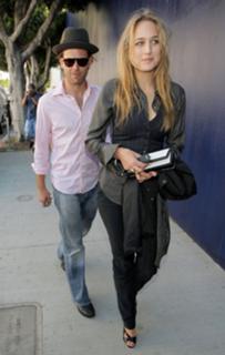 Leelee Sobieski feet photo thumbnail