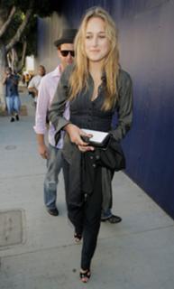 Leelee Sobieski feet photo thumbnail