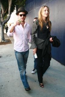 Leelee Sobieski feet photo thumbnail