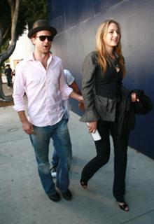 Leelee Sobieski feet photo thumbnail