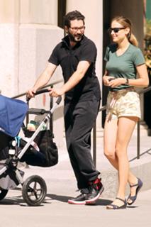 Leelee Sobieski feet photo thumbnail