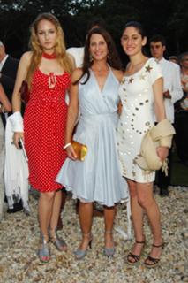 Leelee Sobieski feet photo thumbnail