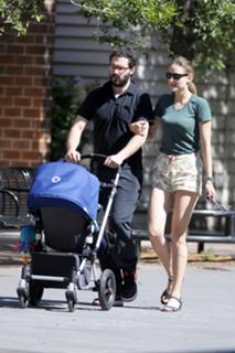 Leelee Sobieski feet photo thumbnail
