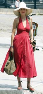 Leelee Sobieski feet photo thumbnail