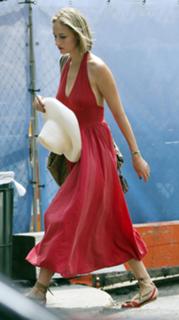 Leelee Sobieski feet photo thumbnail