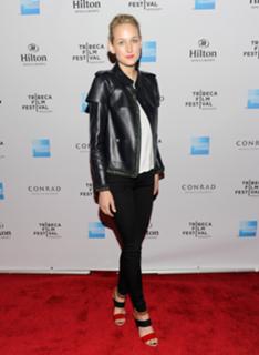 Leelee Sobieski feet photo thumbnail