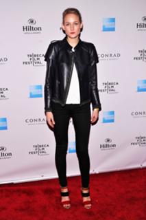 Leelee Sobieski feet photo thumbnail