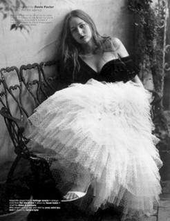 Leelee Sobieski feet photo thumbnail