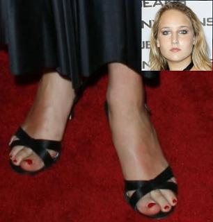 Leelee Sobieski feet photo thumbnail