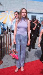 Leelee Sobieski feet photo thumbnail