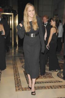 Leelee Sobieski feet photo thumbnail